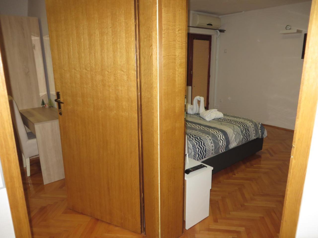 Leo Apartment Nis Bagian luar foto